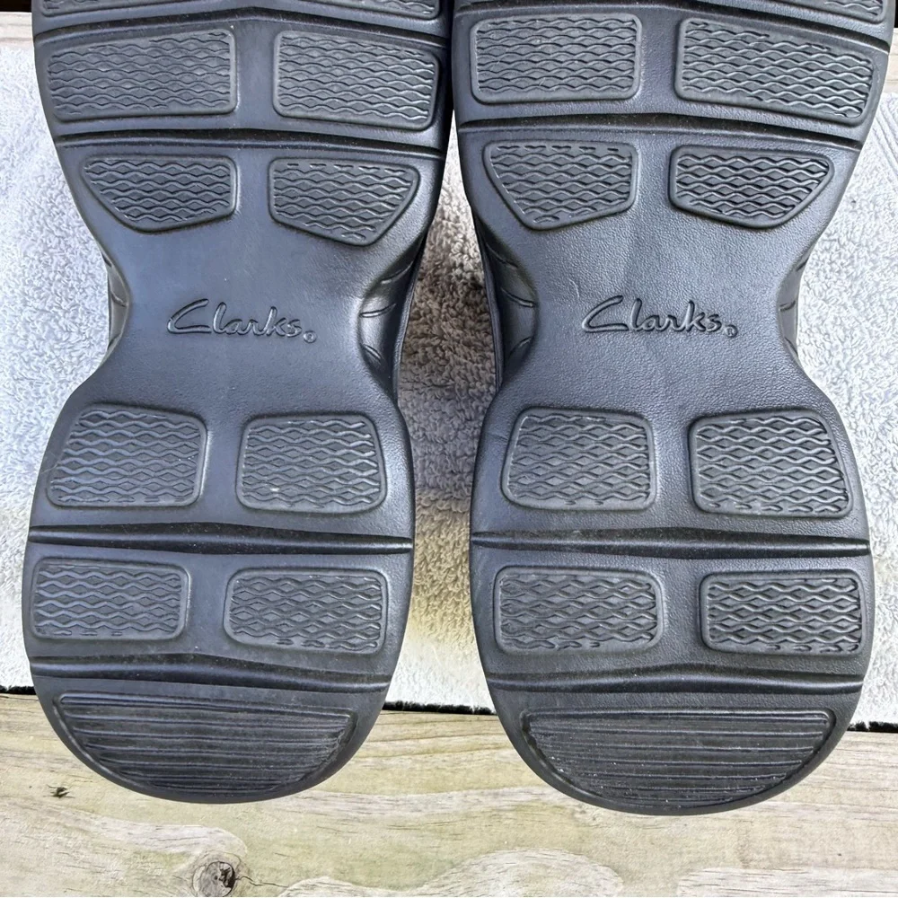 Clarks Leather Loafers Comfort Rubber Outsole SZ 9.5 M Casual